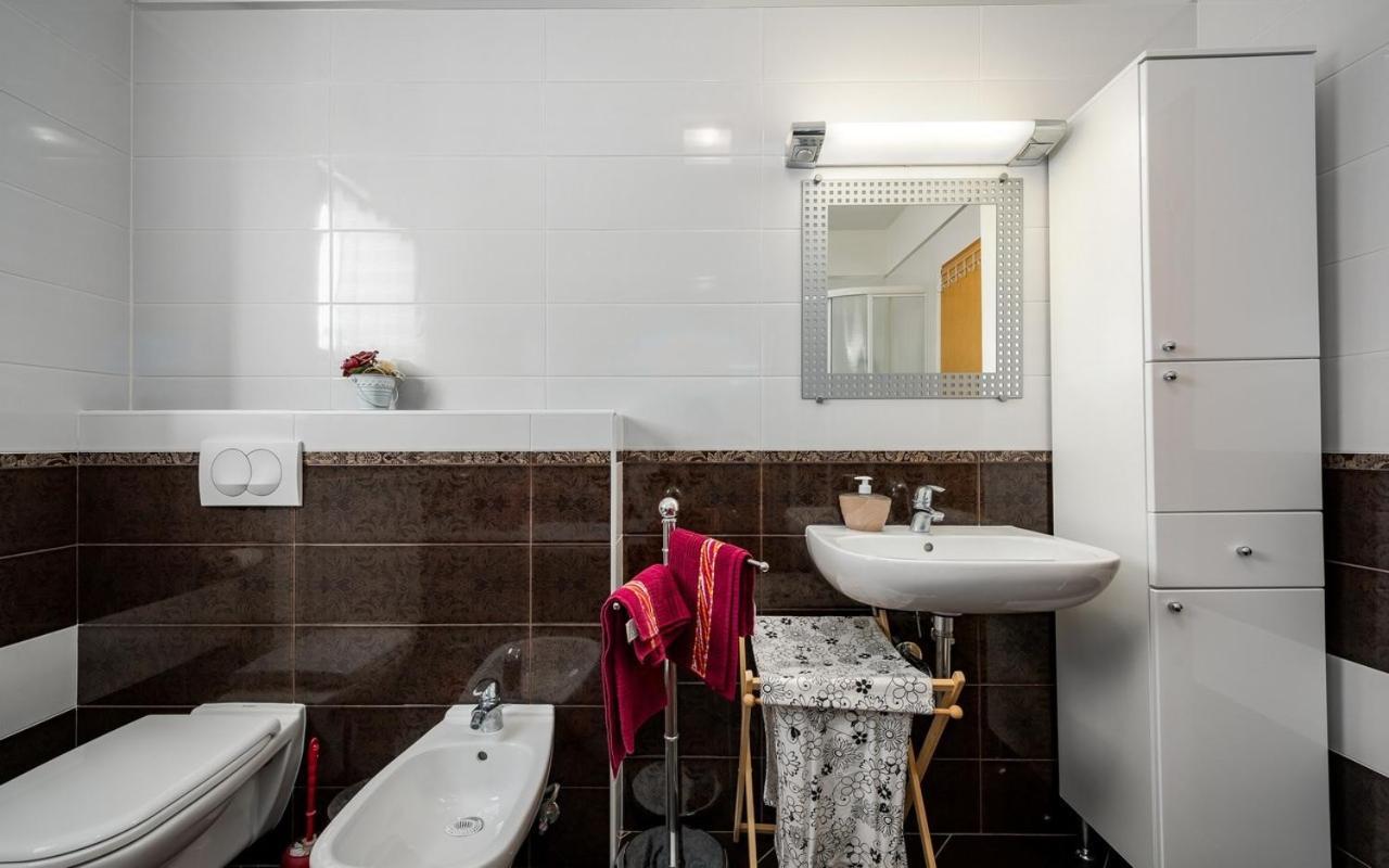Iva House With Apartment Umag Exterior foto