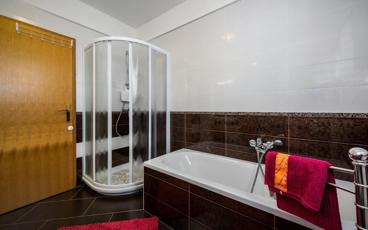 Iva House With Apartment Umag Exterior foto